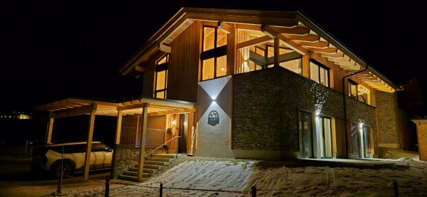 Chalet Alpenglueck by night